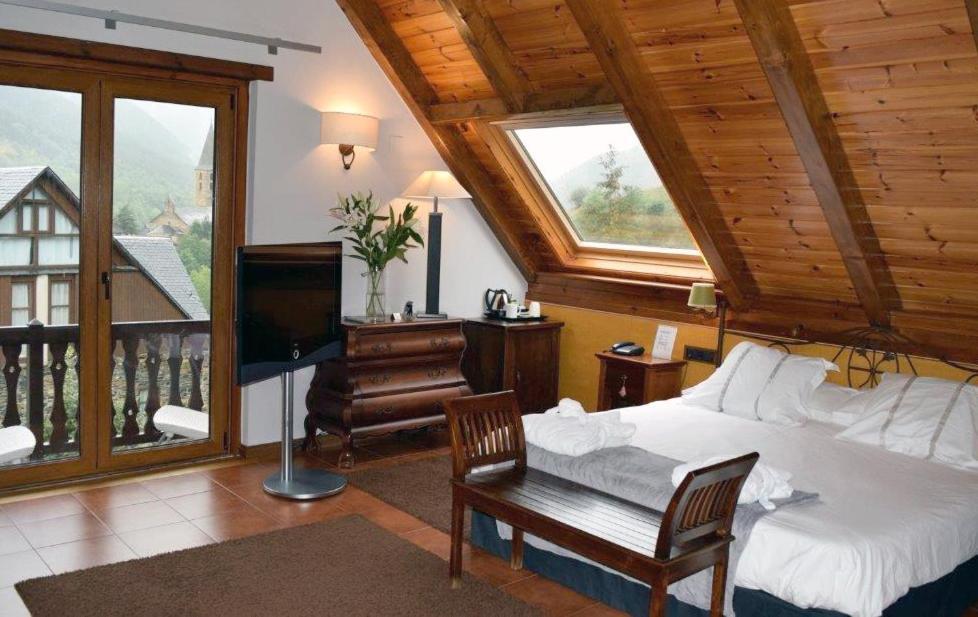 Mauberme Mountain Boutique Hotel Salardú Buitenkant foto