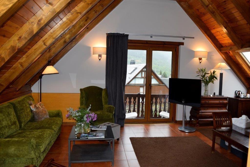 Mauberme Mountain Boutique Hotel Salardú Buitenkant foto