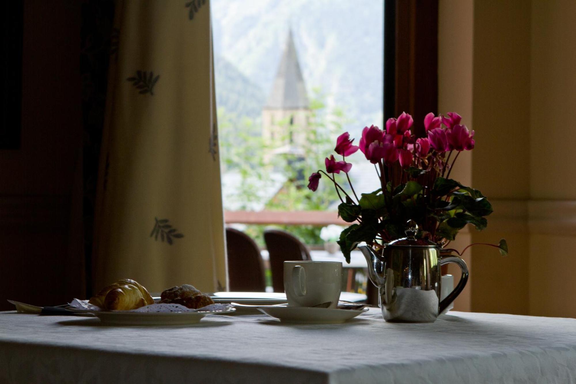 Mauberme Mountain Boutique Hotel Salardú Buitenkant foto
