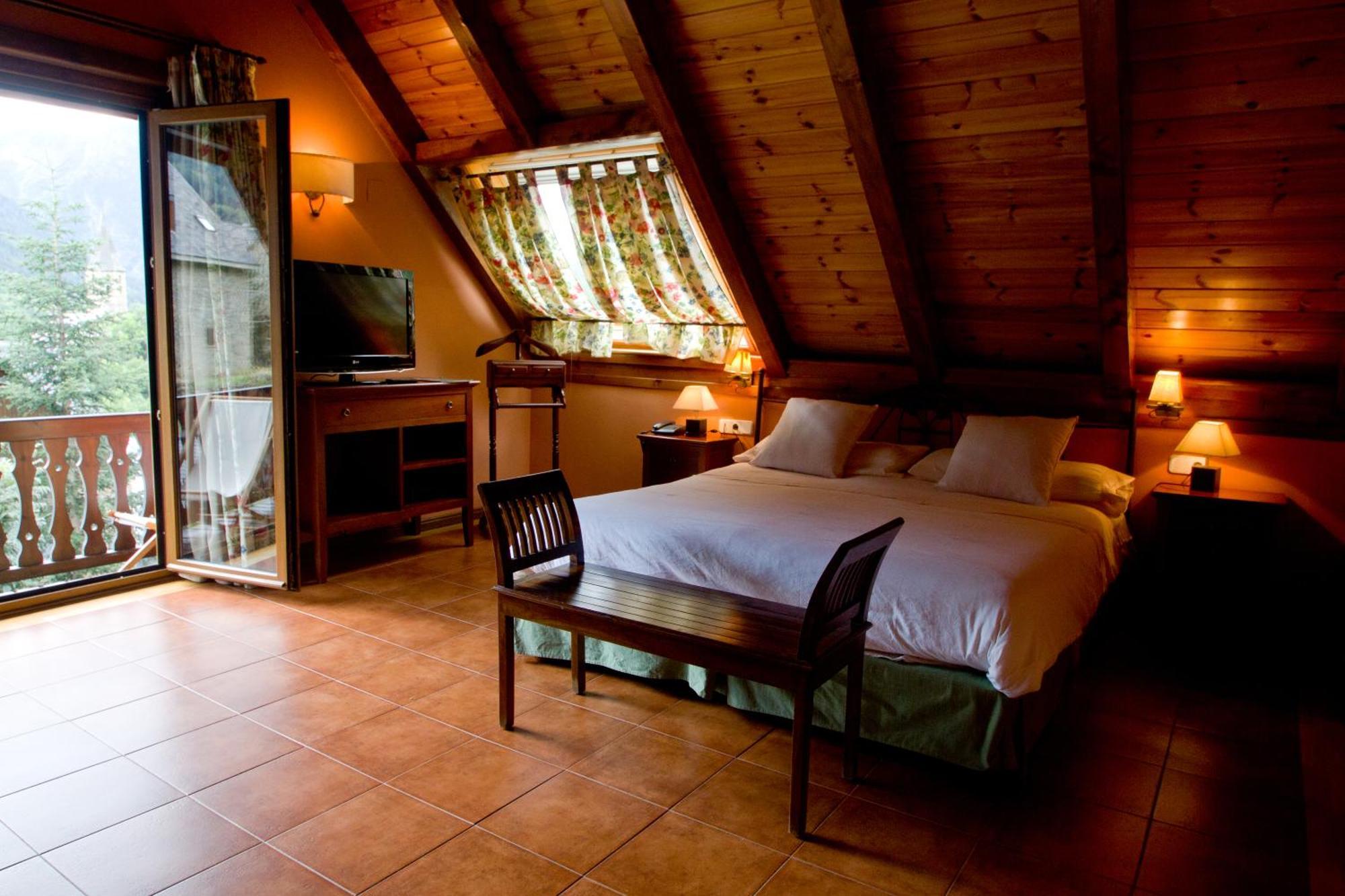 Mauberme Mountain Boutique Hotel Salardú Buitenkant foto